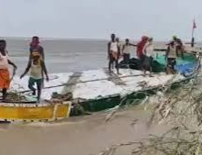गंगा लिफ्ट परियोजना में मुआवजे पर फिर अटका काम, किसानों ने निर्माण कार्य रोका