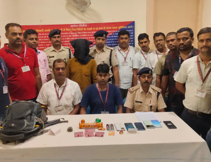 ट्रेन में नशा खिलाकर यात्रियों को लूटने वाला जहरखुरान गिरफ्तार