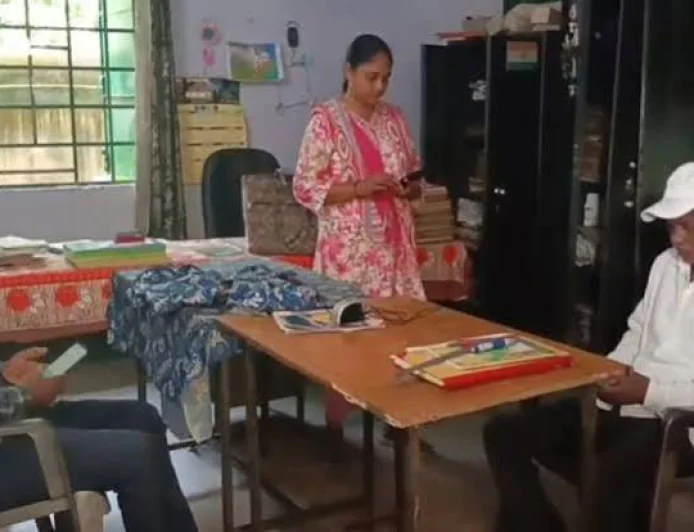 नीमडीह के स्कूल में चोरी, चावल-गैस सिलेंडर और बर्तन ले गए चोर; लैपटॉप-टैब छोड़ गए