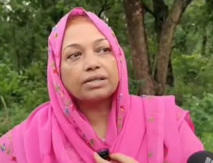 बोकारो में हथियार के बल पर महिला से चेन और हीरे का लॉकेट छीना, विरोध करने पर पेट में सटाई पिस्तौल