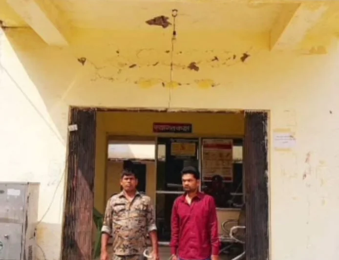 गढ़वा में 10वीं की छात्रा को बाइक से ले जाने के आरोप में शिक्षक गिरफ्तार, POCSO एक्ट में भेजा गया जेल
