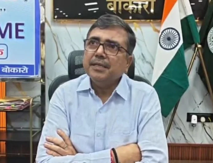बोकारो: डीसी के निर्देश के एक महीने बाद भी चास में खुले में कचरा डंपिंग जारी, बदबू से लोग परेशान