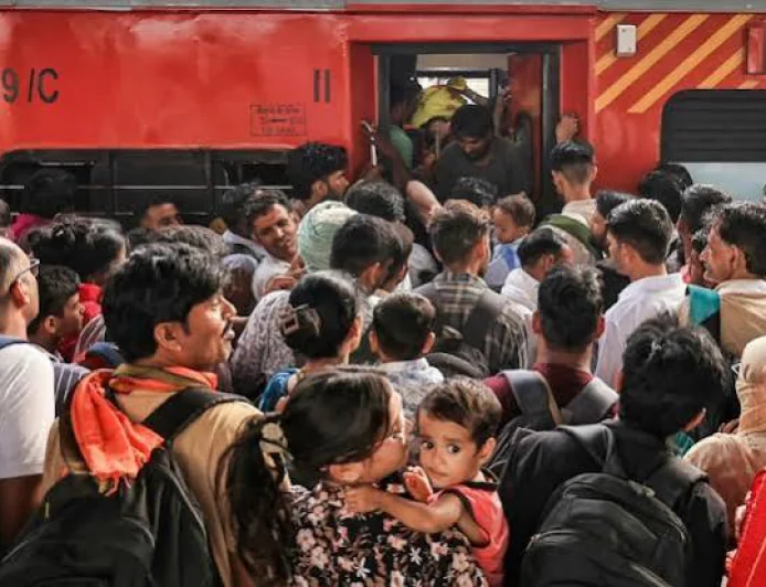 दिल्ली में CJP प्रदर्शन को लेकर सुरक्षा सख्त, कई ट्रेनें रद्द; यात्रियों की बढ़ी परेशानी