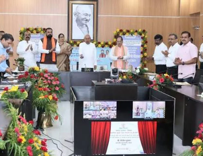नवरात्र से पहले बुजुर्गों, विधवा महिलाओं और दिव्यांगजनों को सौगात, DBT के जरिए हुआ पेंशन राशि का भुगतान