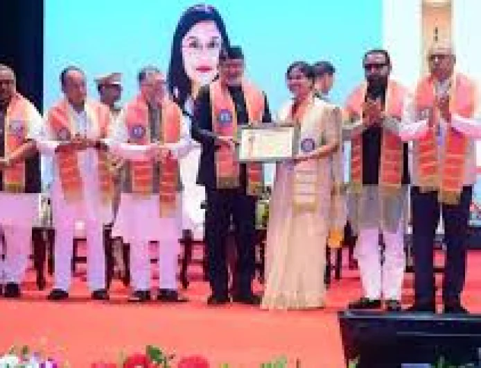 एम्स देवघर के दीक्षांत समारोह में शामिल हुए उपराष्ट्रपति सीपी राधाकृष्णन, 11 मेधावी विद्यार्थियों को किया सम्मानित