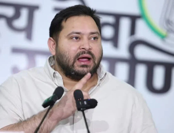 तेजस्वी यादव का तीखा बयान, बोले- अंग्रेजों से डरने वाले आज बहन-बेटियों पर लाठियां चला रहे हैं