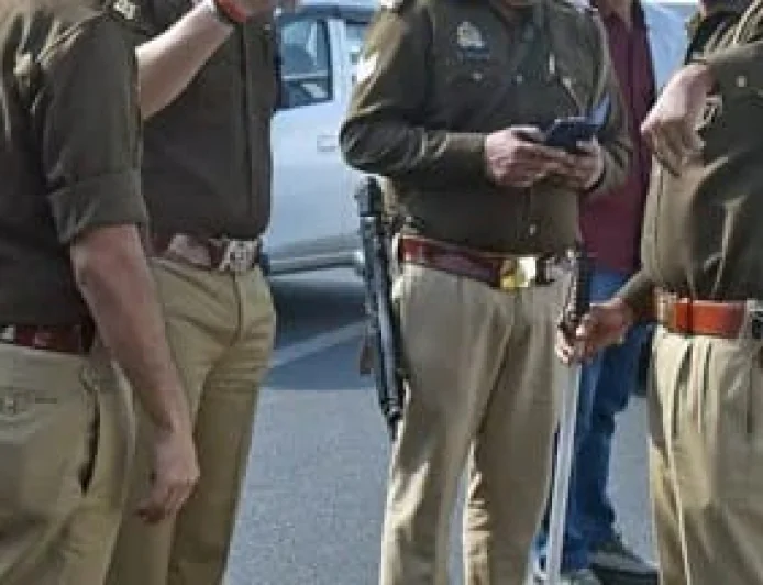 पटना में 11 थानों के 72 पुलिस पदाधिकारियों का वेतन रोका, ग्रामीण एसपी कोमल मीणा की कार्रवाई