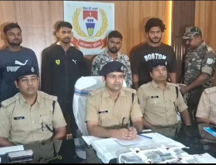 रांची में 23 लाख रुपये के ब्राउन शुगर के साथ 4 तस्कर गिरफ्तार, त्योहारों में युवाओं तक नशा पहुंचाने की थी तैयारी