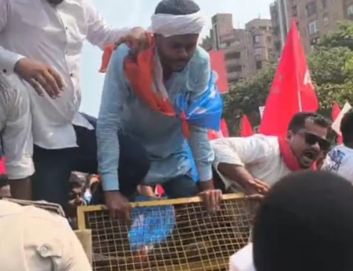पटना में आइसा के प्रदर्शन के दौरान हंगामा, पुलिस की गाड़ी से चाबी लेकर भागा प्रदर्शनकारी; 10 छात्र हिरासत में