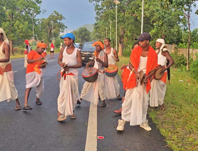 दुर्गा पूजा से छह दिन पहले मां की खोज में निकलते हैं आदिवासी, ‘मांगन’ की अनोखी परंपरा आज भी जीवित