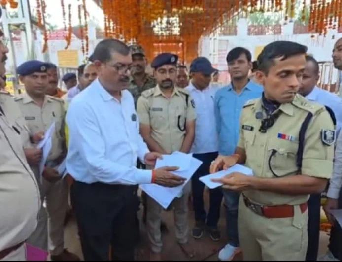 थावे दुर्गा मंदिर चोरीकांड में पांच दोषियों को सजा, एसपी ने SIT और DIU टीम को किया सम्मानित