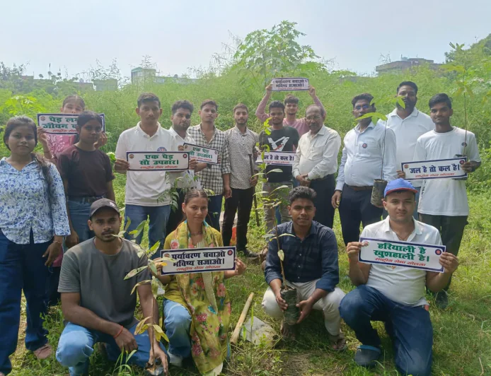 गया कॉलेज में NSS ने चलाया स्वच्छता अभियान, किया वृक्षारोपण
