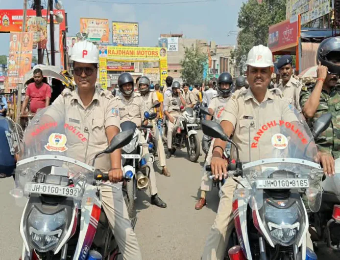 दुर्गा पूजा से पहले रांची में पुलिस का फ्लैग मार्च, सुरक्षा व्यवस्था सख्त