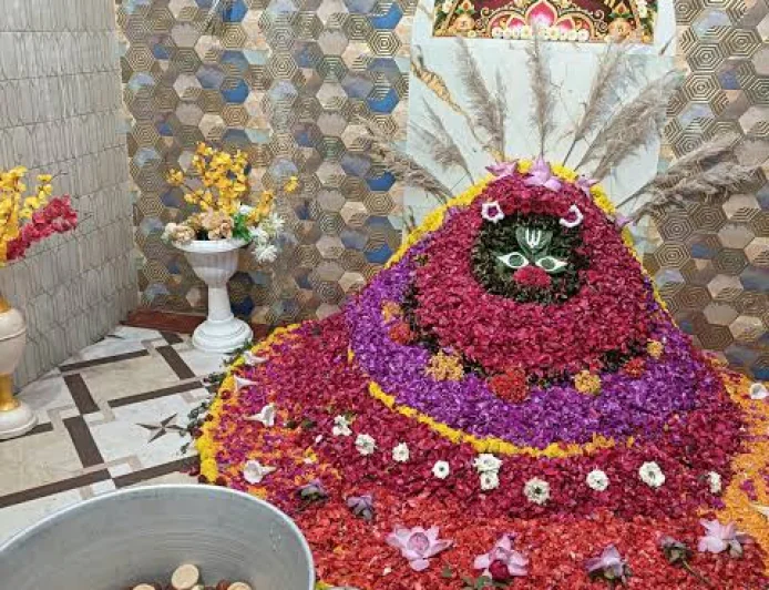 बेगूसराय में अनोखी परंपरा: फूल और बेलपत्र से बनता है मां जयमंगला का स्वरूप, 250 साल से चली आ रही पूजा