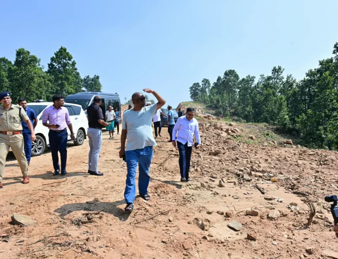मुख्यमंत्री हेमन्त सोरेन ने कसमार-बरलंगा निर्माणाधीन मुख्य सड़क का किया निरीक्षण, निर्माण कार्य की प्रगति एवं गुणवत्ता का लिया जायजा