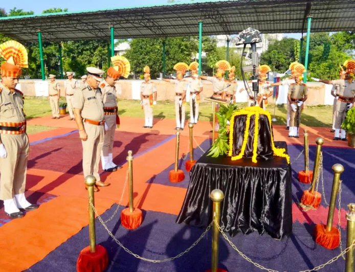 44वीं वाहिनी एसएसबी नरकटियागंज में पुलिस स्मृति दिवस पर शहीद जवानों को दी गई श्रद्धांजलि
