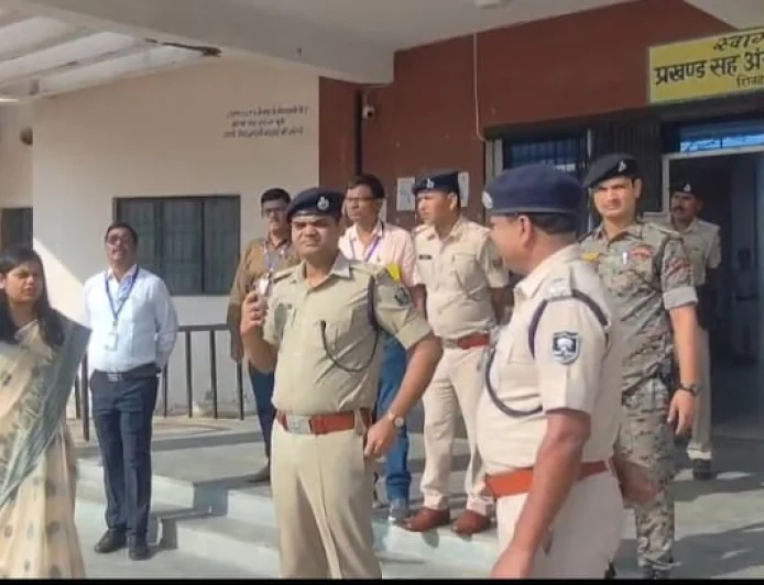 शिवहर में तिरहुत स्नातक एवं शिक्षक निर्वाचन के लिए मतदान जारी, केंद्रों पर दिखा मतदाताओं का उत्साह