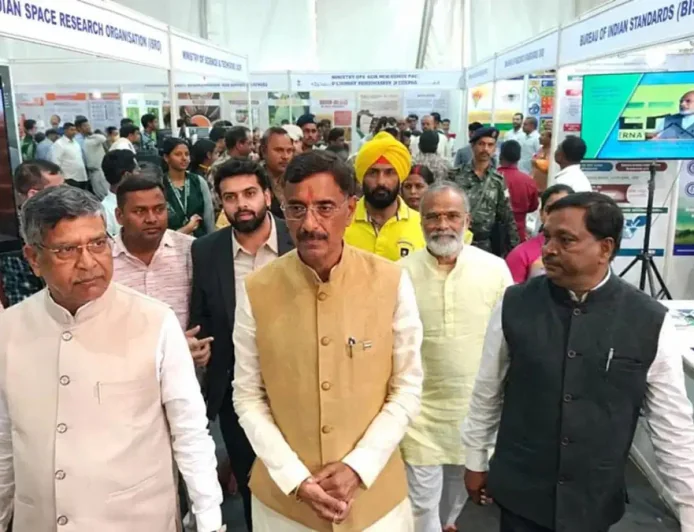रांची क्लब में स्वर्णिम भारत एक्सपो 2026 की चित्र प्रदर्शनी संपन्न, सांसद प्रदीप वर्मा और शंभू शरण पटेल ने किया अवलोकन