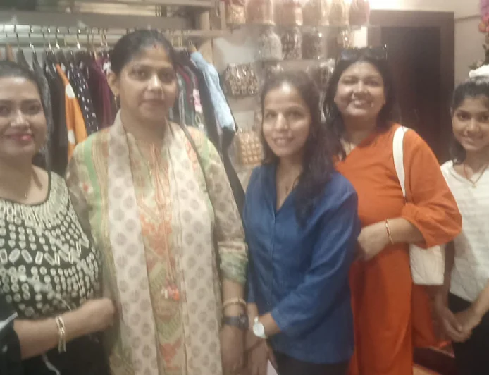 गयाजी में लहंगा हब का ग्रैंड फैशन एग्जिबिशन शुरू, आकर्षक रेंज ने खींचा ग्राहकों का ध्यान, देवभूति इंटरप्राइजेज में सजे फैशन के विभिन्न परिधान, शुभ्रा गुप्ता ने दी जानकारी