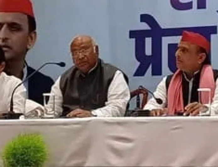खरगे के बचाव में उतरे अखिलेश प्रसाद सिंह, BJP पर दोहरे मापदंड का आरोप; बोले- वोट चोरी के मुद्दे से ध्यान भटका रही भाजपा