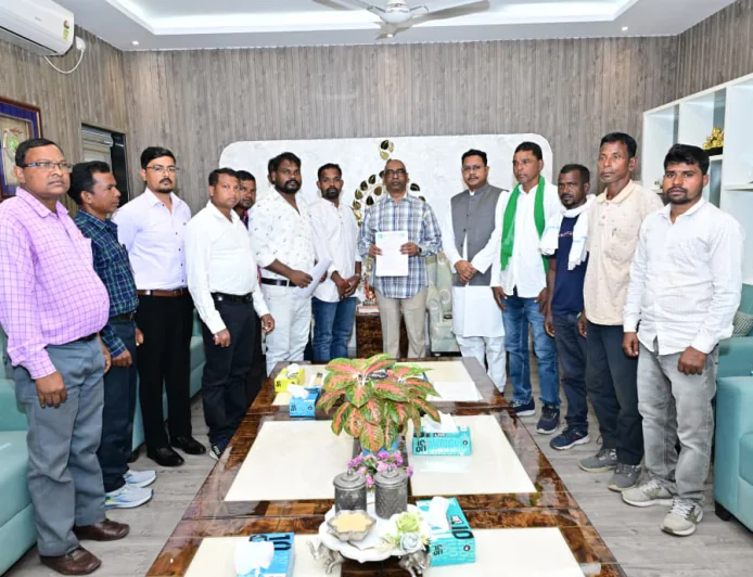 ऑनलाइन खतियान में जाति सुधार की मांग, मुंडा समाज के प्रतिनिधिमंडल से मिले मुख्यमंत्री हेमंत सोरेन