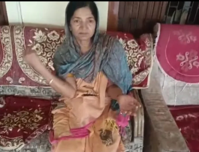 समस्तीपुर में पूर्व मंत्री की पत्नी पर चाकू से हमला, घर में घुसकर हत्या की धमकी देने का आरोप; पुलिस जांच में जुटी
