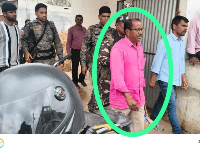 हजारीबाग में ACB का बड़ा एक्शन! 9 हजार रुपये रिश्वत लेते पंचायत सेवक गिरफ्तार, प्रखंड कार्यालय में मचा हड़कंप