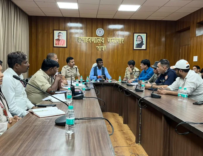 रांची में राजस्व कर्मचारियों पर डीसी सख्त, दलाल-बिचौलियों पर लगेगी रोक; लापरवाही पर कार्रवाई