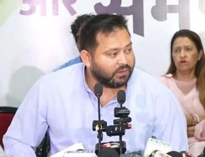 दरभंगा स्नातक मतगणना पर सियासी घमासान! तेजस्वी यादव ने चुनाव आयोग पर उठाए सवाल, RJD कार्यकर्ता केंद्र पर डटे
