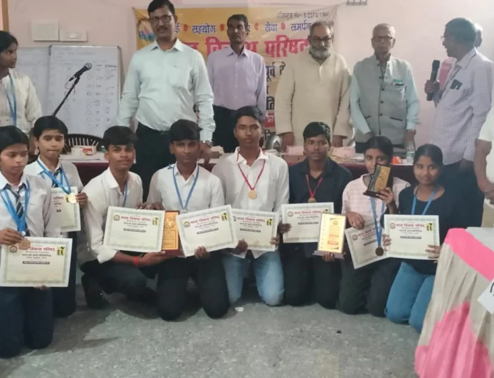 भारत को जानो प्रश्न मंच प्रतियोगिता में 14 विद्यालयों के विद्यार्थियों ने दिखाया ज्ञान और प्रतिभा