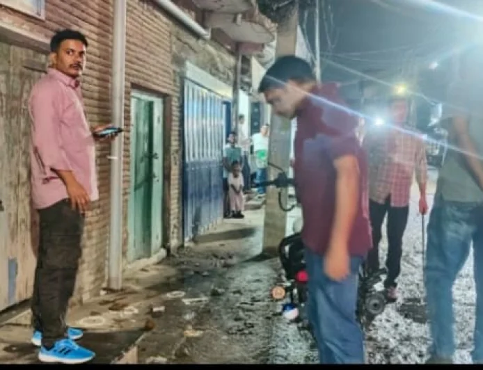 घर के पास अंडा खा रहे जमीन कारोबारी को मारी तीन गोलियां, जमीन विवाद में हमले की आशंका