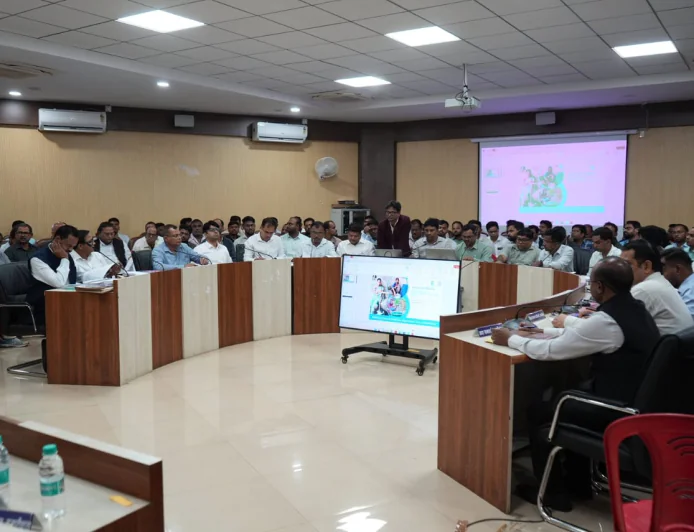 जल जीवन मिशन में लापरवाही पर सख्त हुए मंत्री योगेंद्र प्रसाद, संवेदकों और अधिकारियों की तय होगी जवाबदेही