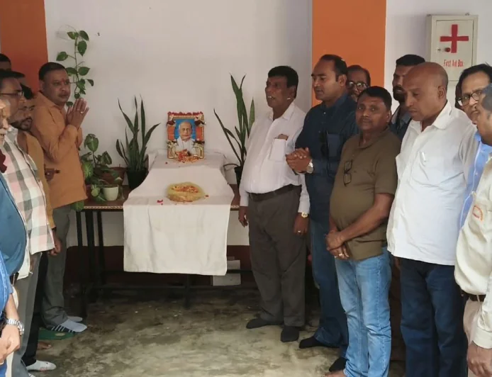 सरदार वल्लभभाई पटेल की जयंती पर भाजपा किसान मोर्चा के कार्यालय में श्रद्धांजलि अर्पित