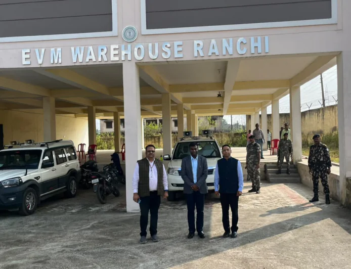 रांची के नगड़ी EVM वेयरहाउस का डीसी मंजूनाथ भजंत्री ने किया निरीक्षण, सुरक्षा और CCTV व्यवस्था की जांच