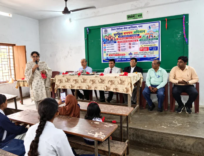 महावीर मध्य विद्यालय में सुरक्षित बचपन अभियान के तहत विधिक जागरूकता कार्यक्रम आयोजित