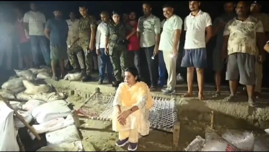 आधी रात रिसने लगा रिंग बांध, सुबह 4 बजे तक मौके पर डटी रहीं डीएम; बचा बड़ा हादसा