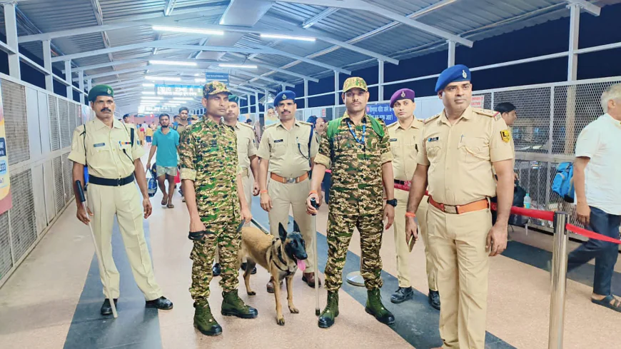 पितृपक्ष मेले में आरपीएफ ने डॉग स्क्वायड के साथ चलाया सघन बम जांच अभियान, गया रेलवे स्टेशन के प्लेटफॉर्म, प्रतीक्षालय और प्रवेश-निकास द्वार समेत संवेदनशील स्थलों की हुई जांच