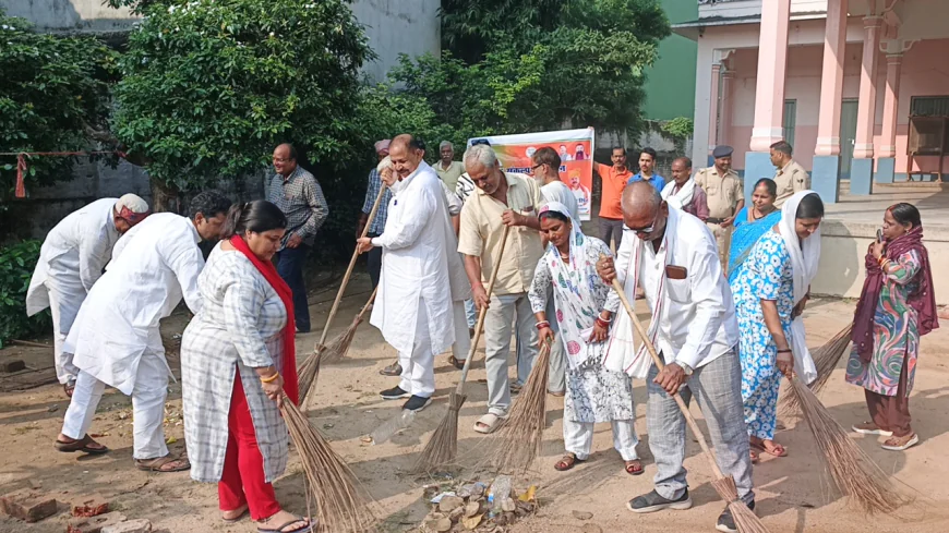 गांधी जयंती एवं "सेवा मेरा योगदान" कार्यकर्ताओं एवं स्थानीय लोगों ने दिया सत्य, अहिंसा और स्वच्छता का संदेश