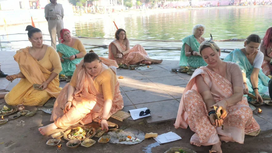 भारतीय संस्कृति से प्रभावित विदेशी श्रद्धालु, अक्षयवट में किया पूर्वजों का पिंडदान