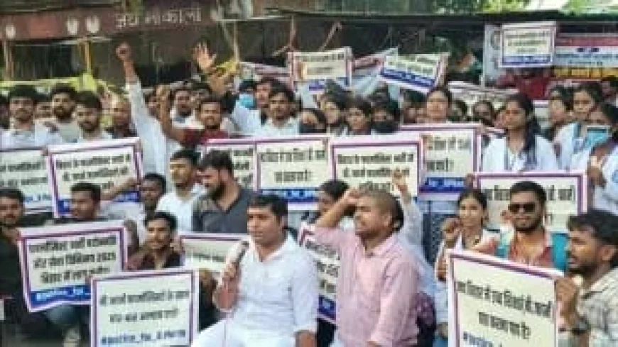 बिहार में फार्मासिस्ट बहाली पर घमासान, B-फार्मा डिग्रीधारी अनशन पर; डिप्लोमा धारकों ने कोर्ट आदेशों का हवाला देकर किया विरोध