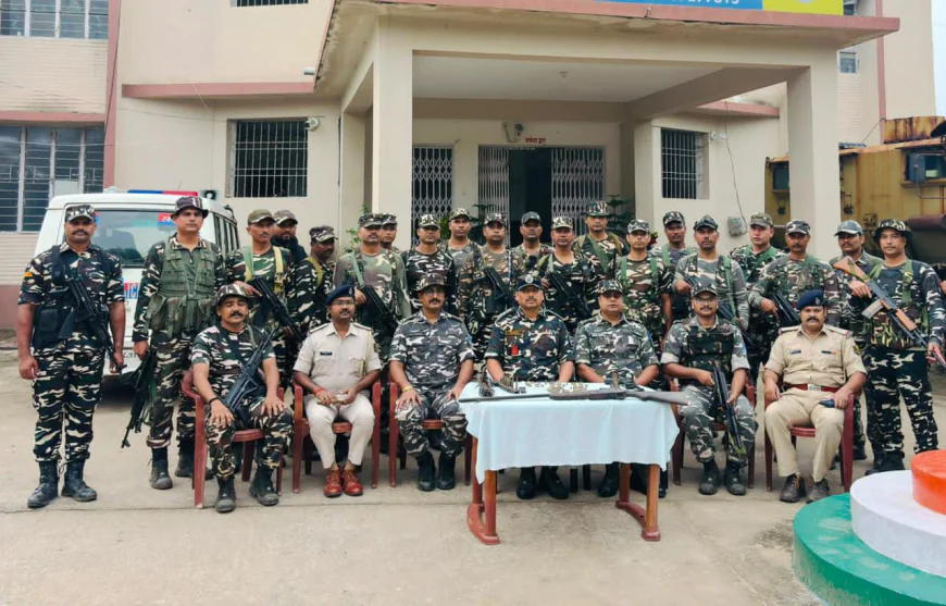 हिसिर-तेलेटांड़ जंगल में हथियारों का जखीरा बरामद, कार्बाइन समेत भारी मात्रा में गोलियां जब्त