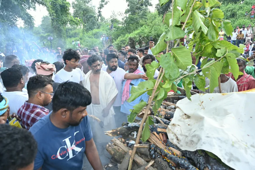 नेमरा में रूपी सोरेन को अंतिम विदाई, हेमंत सोरेन ने दी मुखाग्नि; अंतिम दर्शन को उमड़ा जनसैलाब