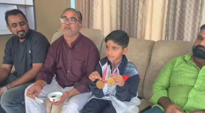 इंदौर में नेशनल ताइक्वांडो चैंपियनशिप में गोल्ड जीतकर कटिहार लौटा गोपाल, पिता का सीना गर्व से चौड़ा
