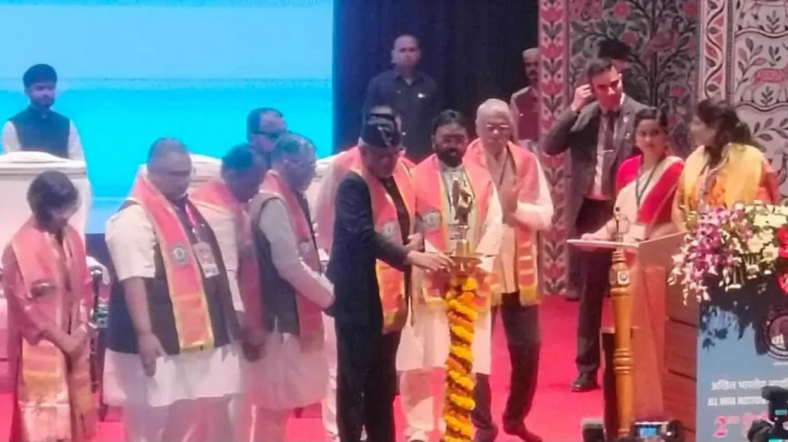 उपराष्ट्रपति सीपी राधाकृष्णन पहुंचे देवघर, राज्यपाल संतोष गंगवार ने किया स्वागत