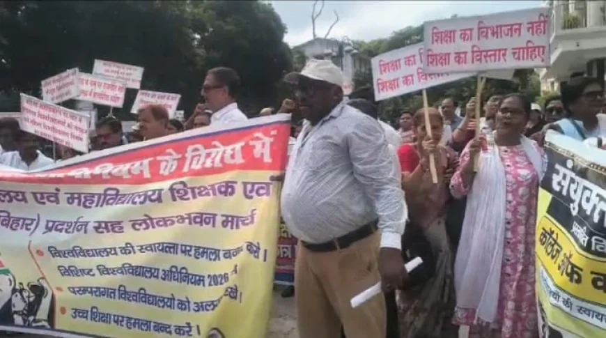 जेडी वीमेंस कॉलेज में अधिनियम के विरोध में सड़क पर उतरे प्रोफेसर-कर्मचारी, पुलिस कार्रवाई के बाद हुआ हंगामा