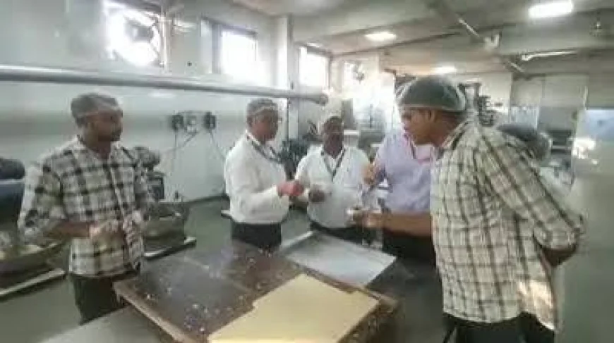 पटना में त्योहारों से पहले खाद्य विभाग की बड़ी कार्रवाई, कोजी स्वीट्स का लाइसेंस निलंबित; दो कारखानों के लाइसेंस रद्द