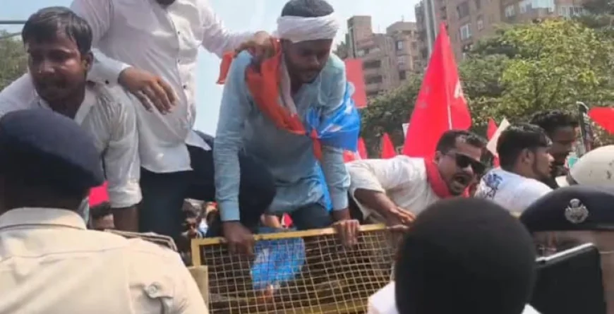 पटना में आइसा के प्रदर्शन के दौरान हंगामा, पुलिस की गाड़ी से चाबी लेकर भागा प्रदर्शनकारी; 10 छात्र हिरासत में