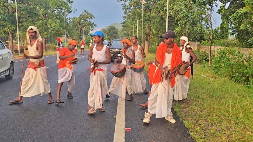 दुर्गा पूजा से छह दिन पहले मां की खोज में निकलते हैं आदिवासी, ‘मांगन’ की अनोखी परंपरा आज भी जीवित