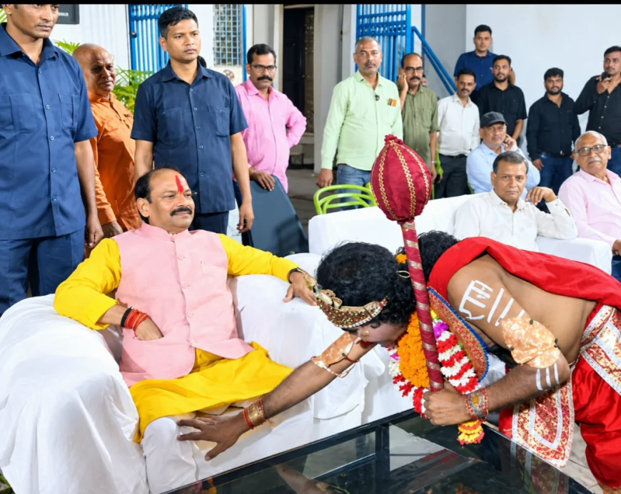 इरफान अंसारी का रघुवर दास पर हमला, बोले- ‘झारखंड को तो निगल गए, कम से कम भक्तों को तो बख्श दीजिए’