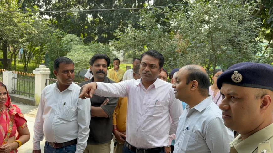 समस्तीपुर में MLC चुनाव को लेकर मतदान जारी, डीएम रोशन कुशवाहा ने बूथों का लिया जायजा